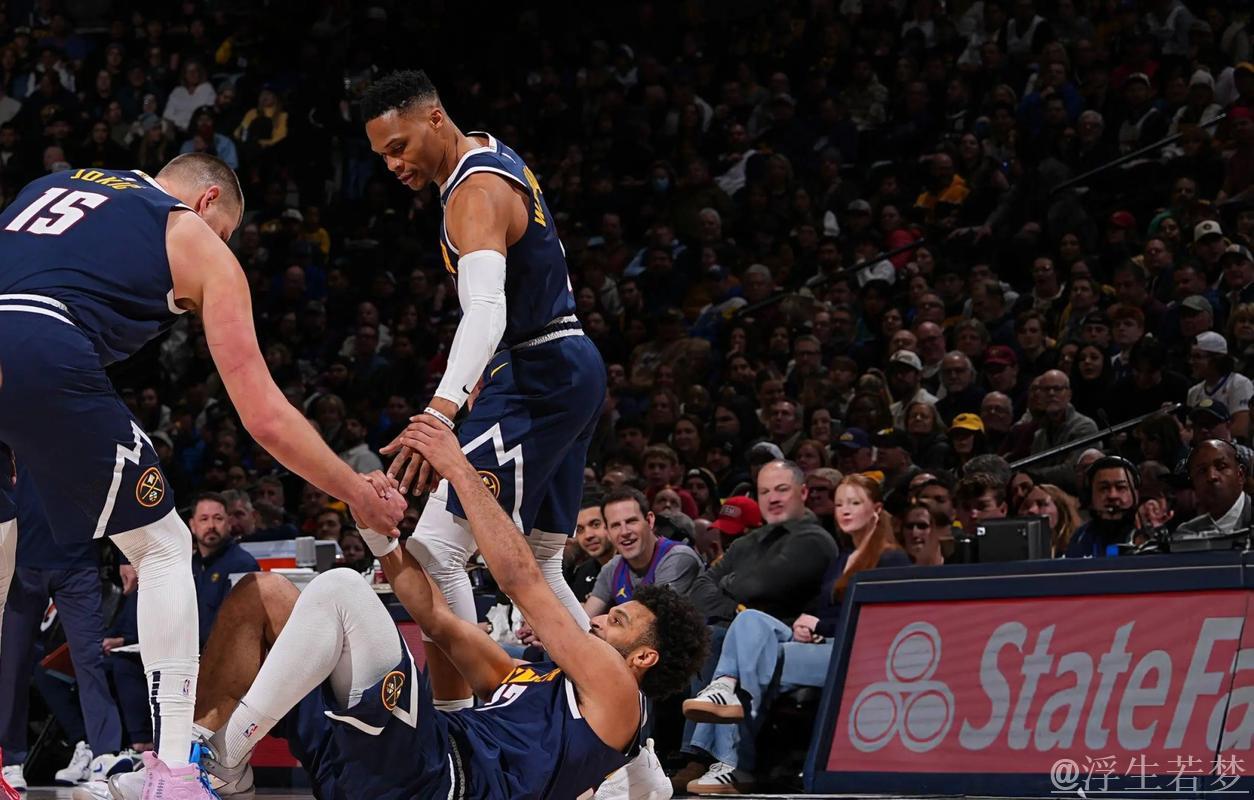 约基奇归来豪取三双 掘金轻松战胜无字母哥的雄鹿