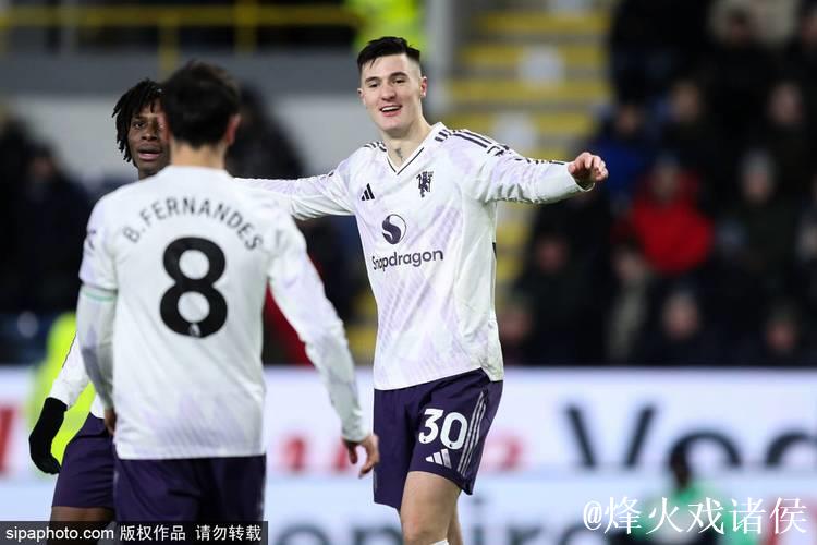 英超-舍什科双响海文乌龙 曼联2-2伯恩利